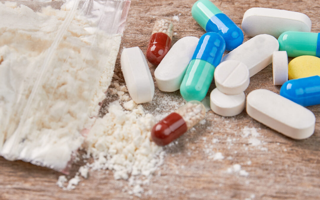 DROGA: COINVOLTI POLIZIOTTI E FARMACI VIETATI