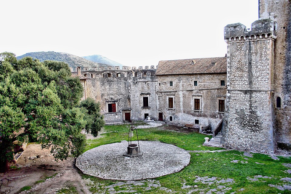 IL CASTELLO CAETANI A SERMONETA, LATINA
