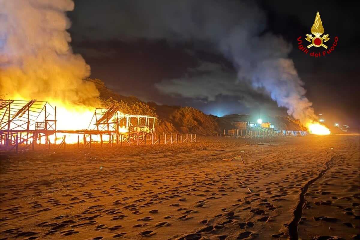 FUOCO NEGLI STABILIMENTI BALNEARI